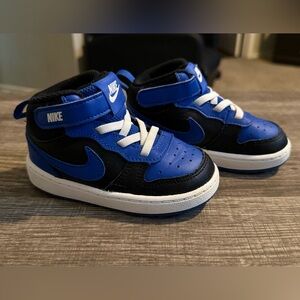 Nike Court Borough Mid 2